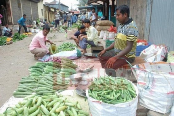 With the collapse of NH44 (8), vegetable vendors hiked the price of vegetables in market With the collapse of NH44 (8), vegetable vendors hiked the price of vegetables in market
